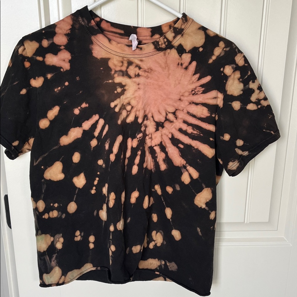 Super cute tie-dyed tee medium